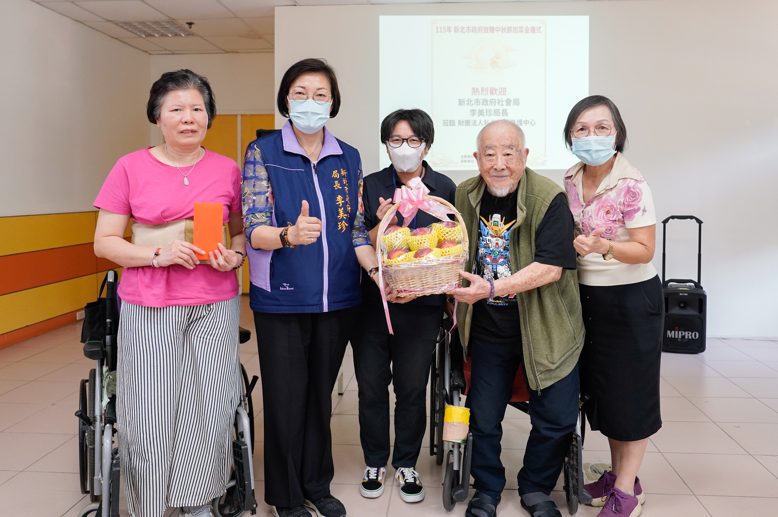 社會局長李美珍慰訪健順養護中心　代表侯友宜市長致贈加菜金並祝中秋快樂