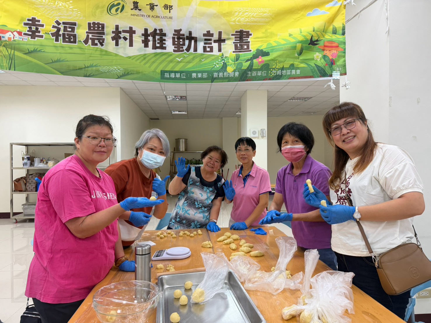 一餅一心意！竹崎農會攜手華山基金會　手作月餅送暖獨居長輩
