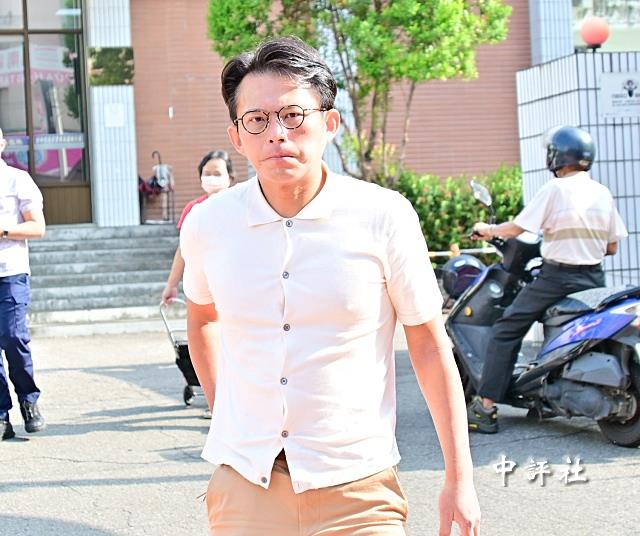 川普接機習近平　黃國昌喊話綠別蒙著眼睛