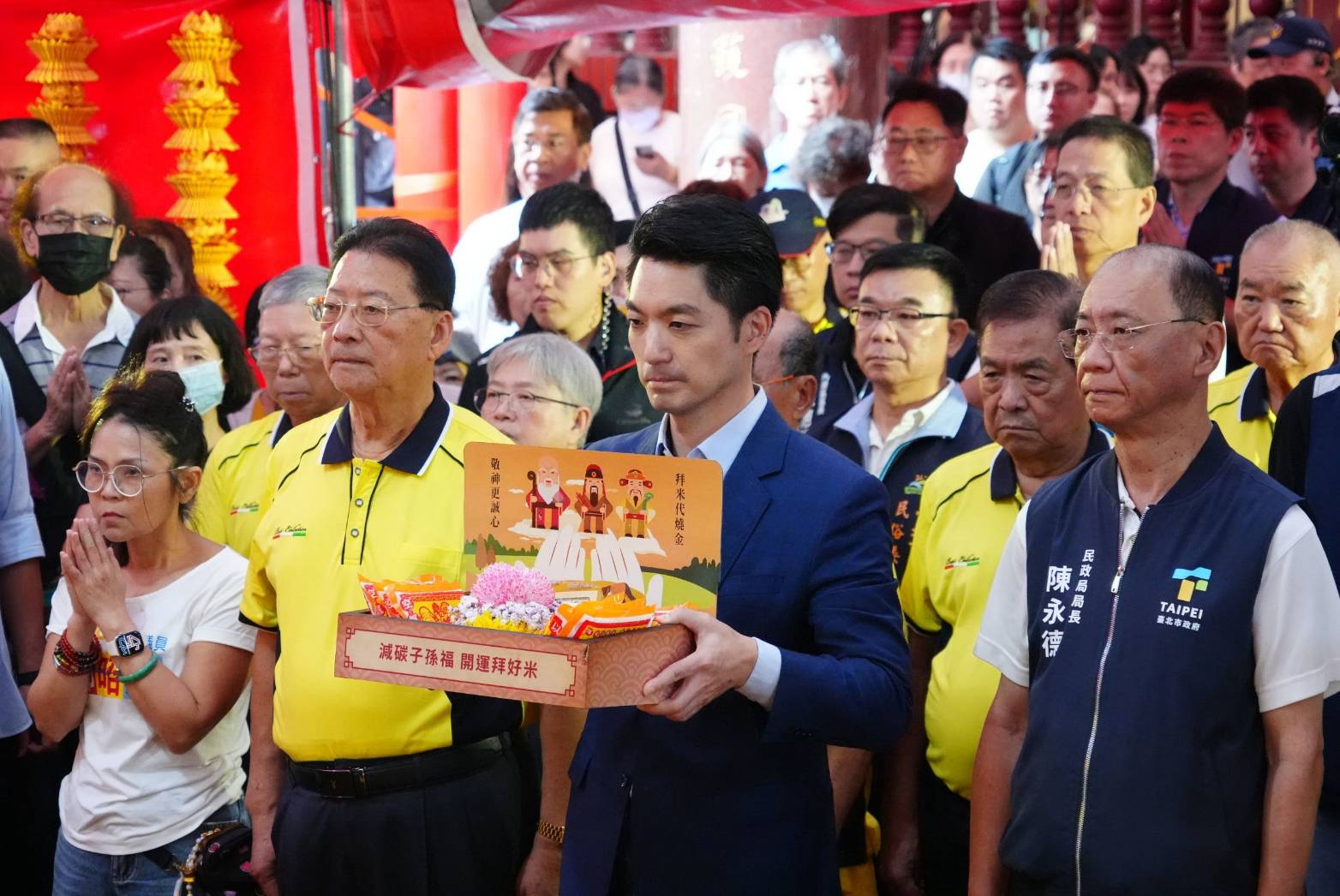 蔣萬安出席中元普度祭典 感謝城隍廟捐贈救護車、500萬善款助弱勢 蔣萬安出席中元普度祭典 感謝城隍廟捐贈救護車、500萬善款助弱勢
