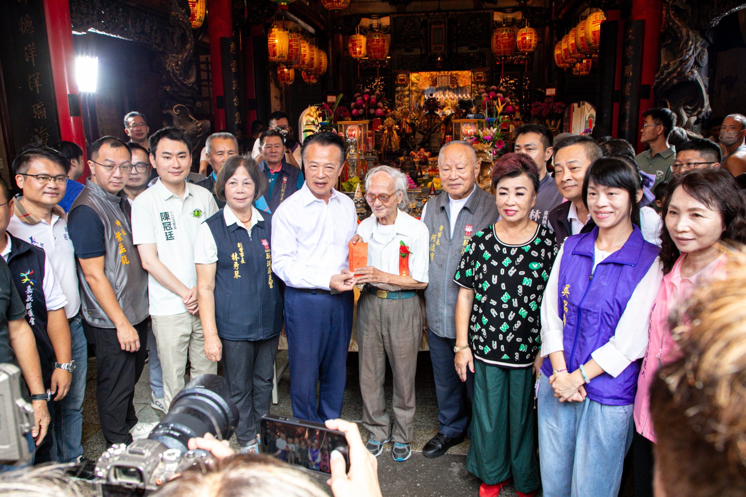 新港奉天宮媽祖契子女中秋團圓　翁章梁陪同祈福慶佳節