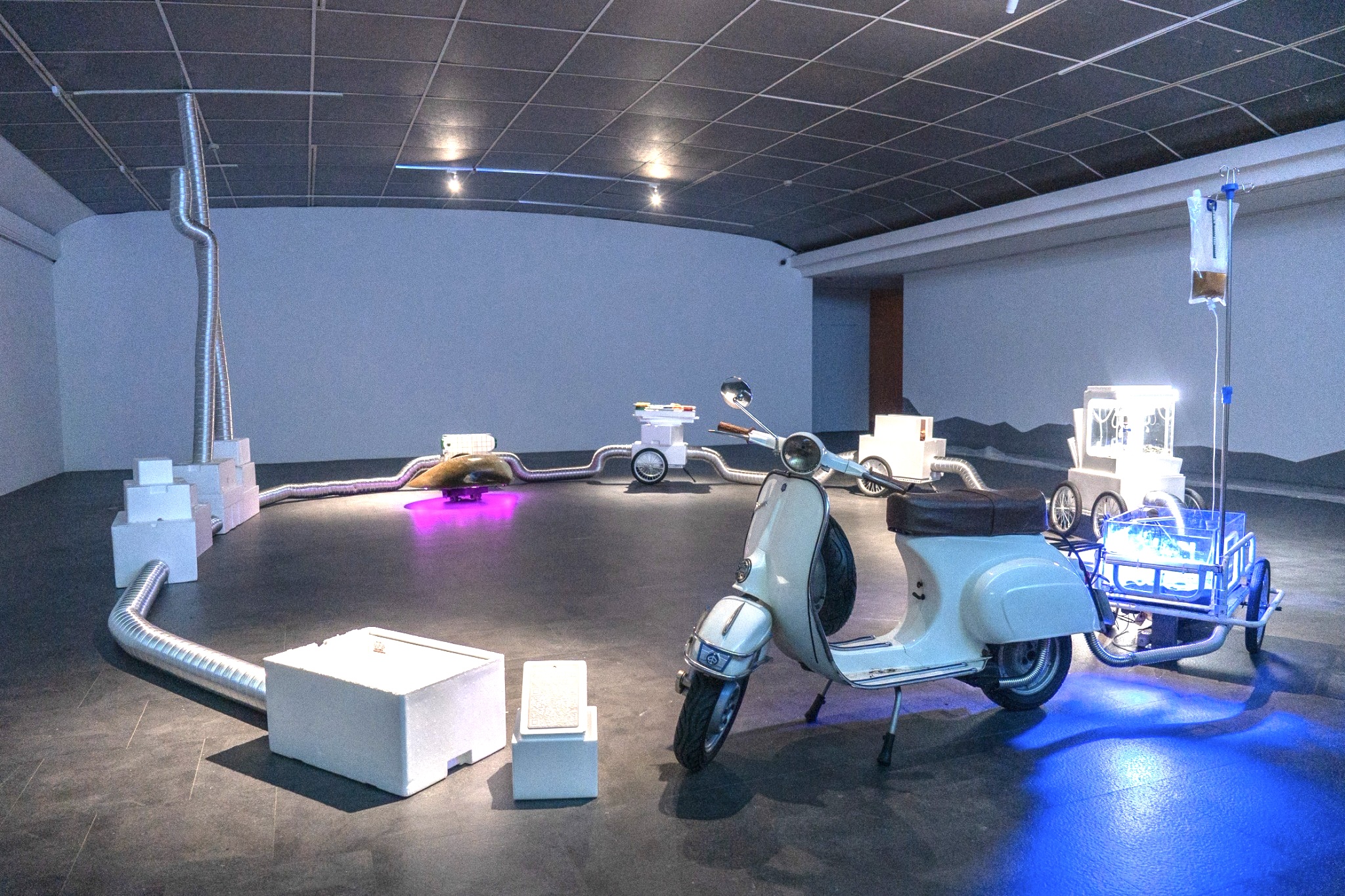 高美館KSpace新展　《我的移動蛤仔寮：南方部署試作》 　偉士牌機車變身養蛤池　探看移動與歸屬