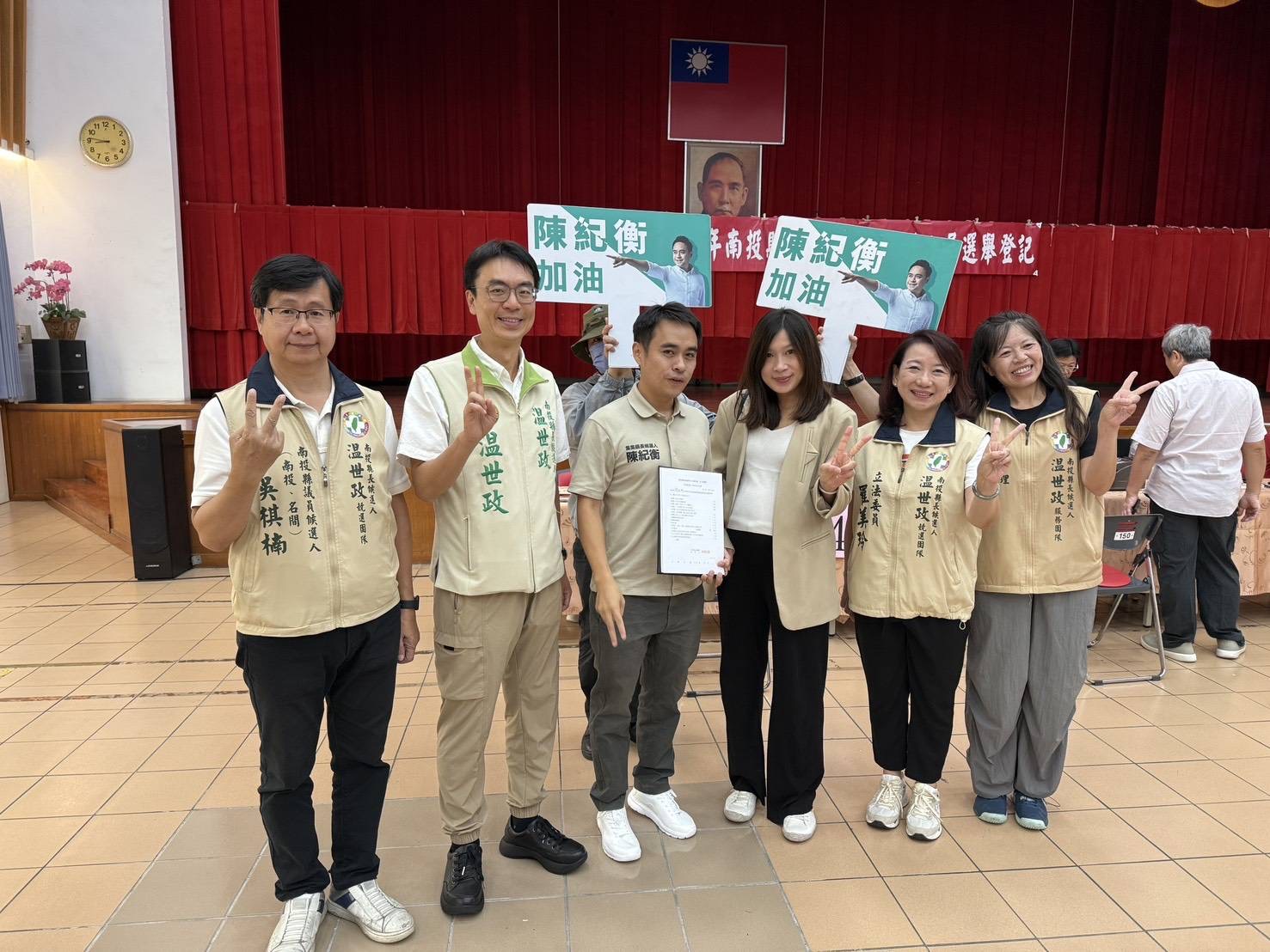 陳紀衡登記參選集集鎮長　羅美玲温世政陪同走訪樟腦出張所