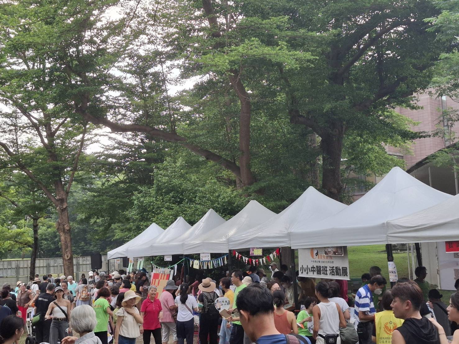 福智高雄華美教室　 9月12日在市立美術館停車場草坪　辦理社區嘉年華活動