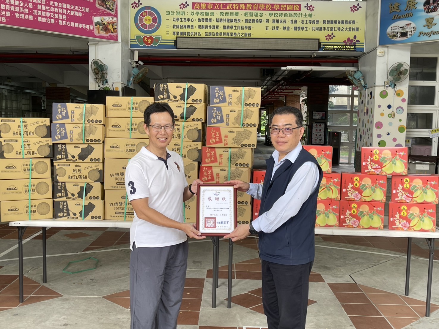 中油公司大林煉油廠中秋送暖 前往高雄市立仁武特殊教育學校 致贈點心等應景物資 中油公司大林煉油廠中秋送暖 前往高雄市立仁武特殊教育學校 致贈點心等應景物資