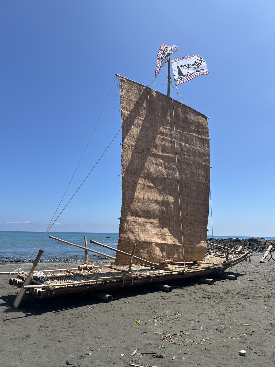 海委會攜手都歷部落「Torik Katomayan」竹筏帆船揚帆啟航　阿美族造舟技藝再現海洋文化生命力