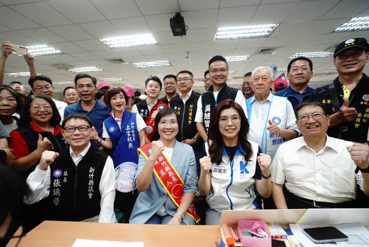 藍營大咖全到齊!徐欣瑩登記參選新竹縣長 提六大願景接棒楊文科 藍營大咖全到齊!徐欣瑩登記參選新竹縣長 提六大願景接棒楊文科