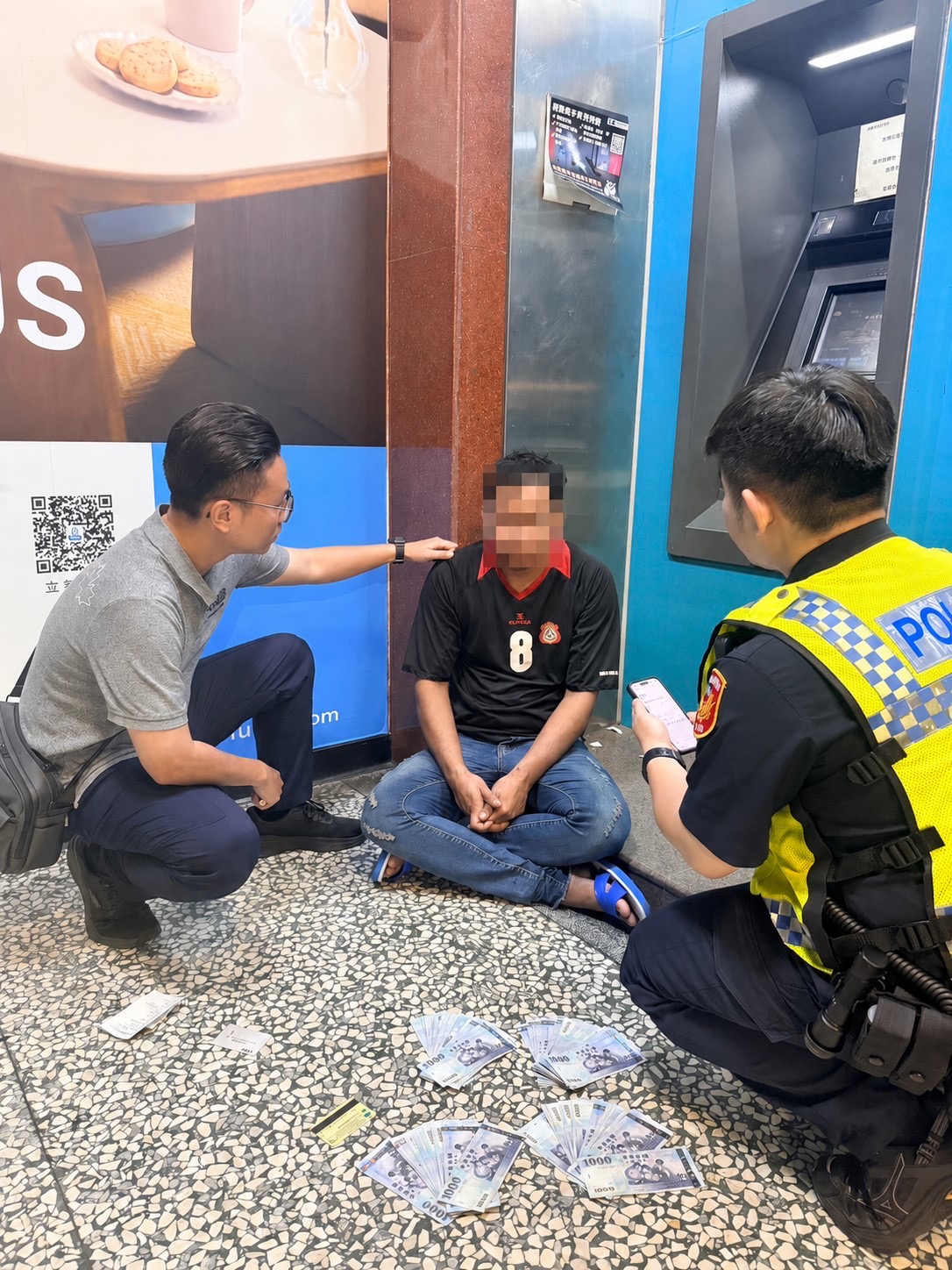 馬國男子深夜ATM領2萬秒塞口袋露餡　嘉市警7天連逮8詐團車手