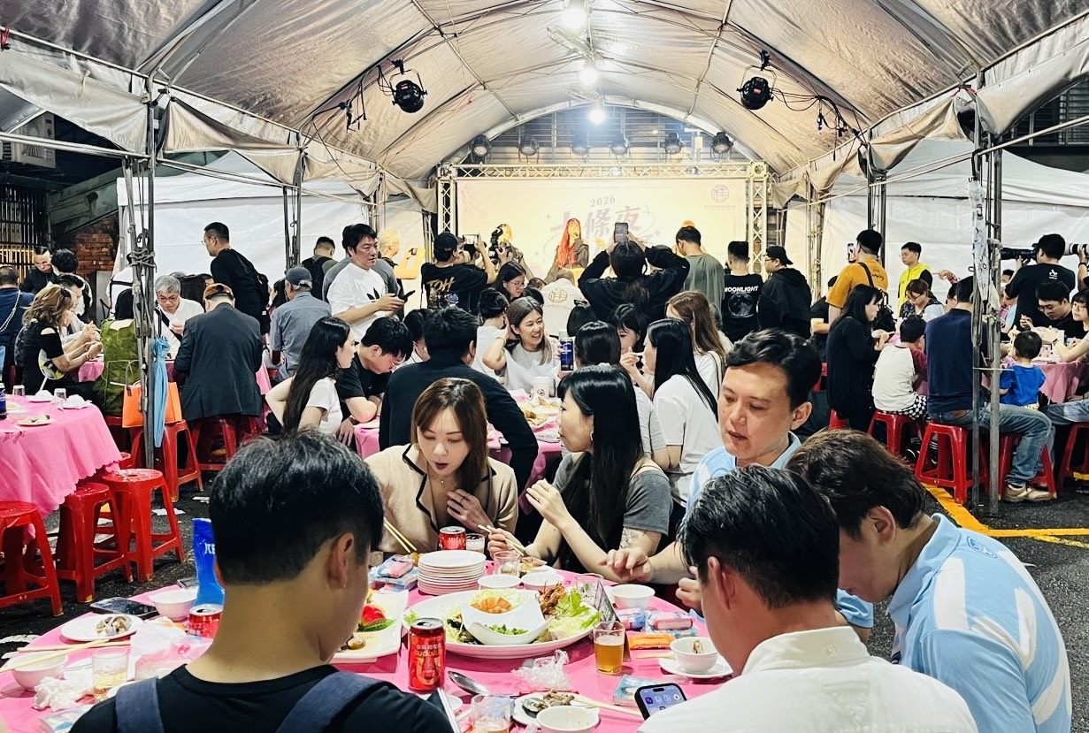 條通封街辦桌 10道經典酒家菜上桌 即起至9/19消費再抽商圈好禮 條通封街辦桌 10道經典酒家菜上桌 即起至9/19消費再抽商圈好禮