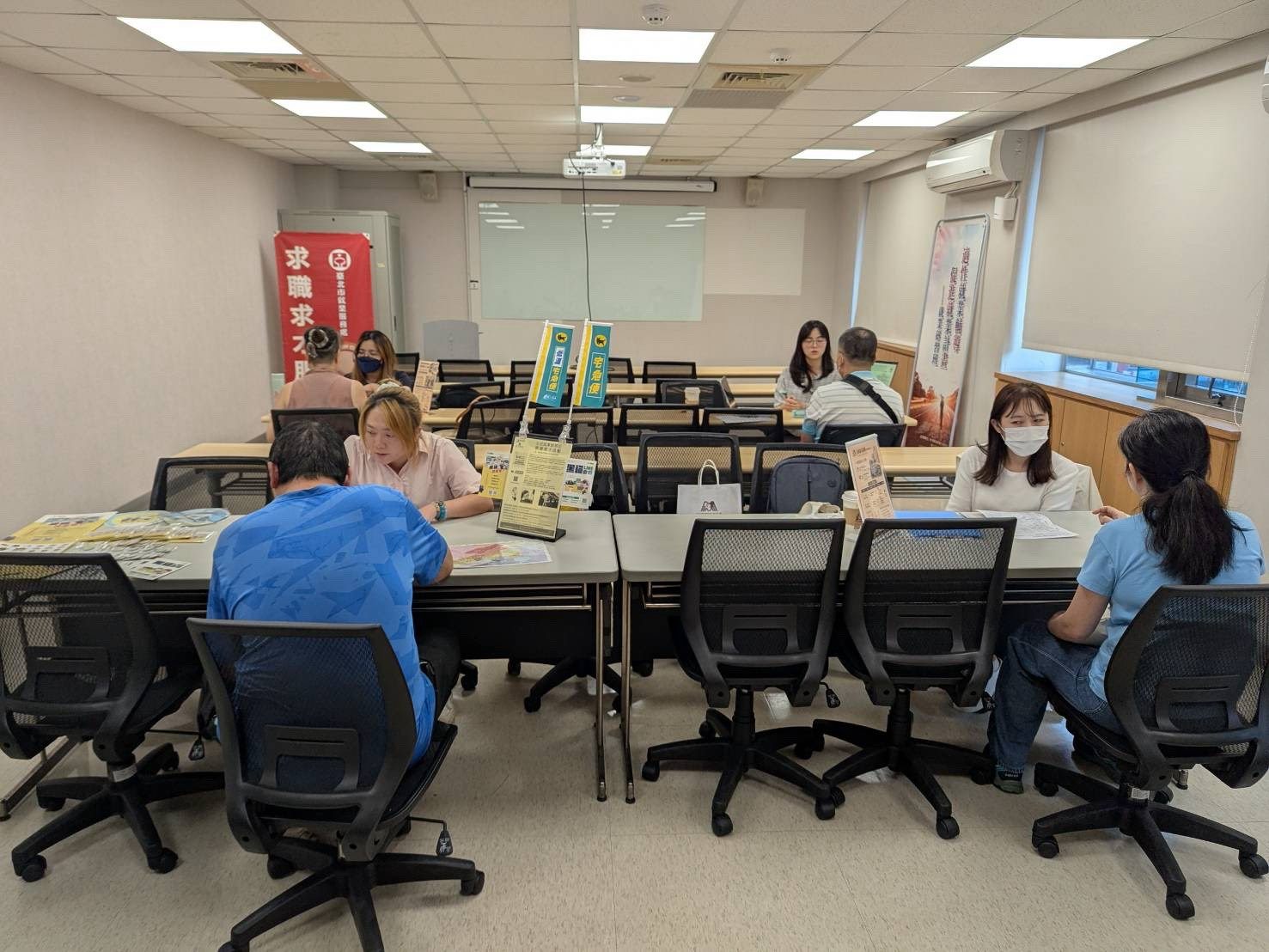 「薪」意十足!北市35家企業釋逾千職缺 最高月薪70K 「薪」意十足!北市35家企業釋逾千職缺 最高月薪70K