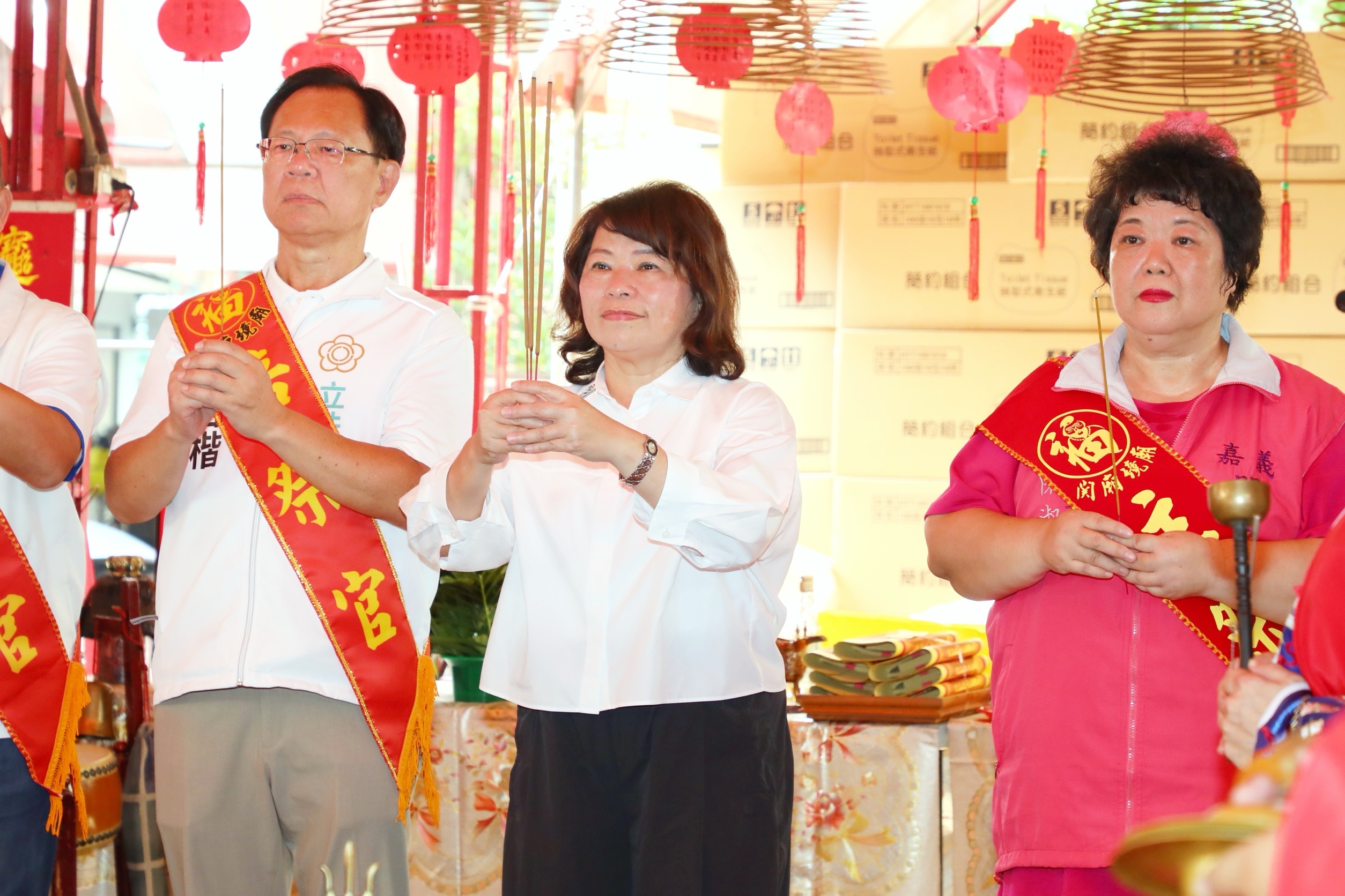 黃敏惠參拜四城門土地公祝壽　祈願市民闔家平安、中秋佳節愉快