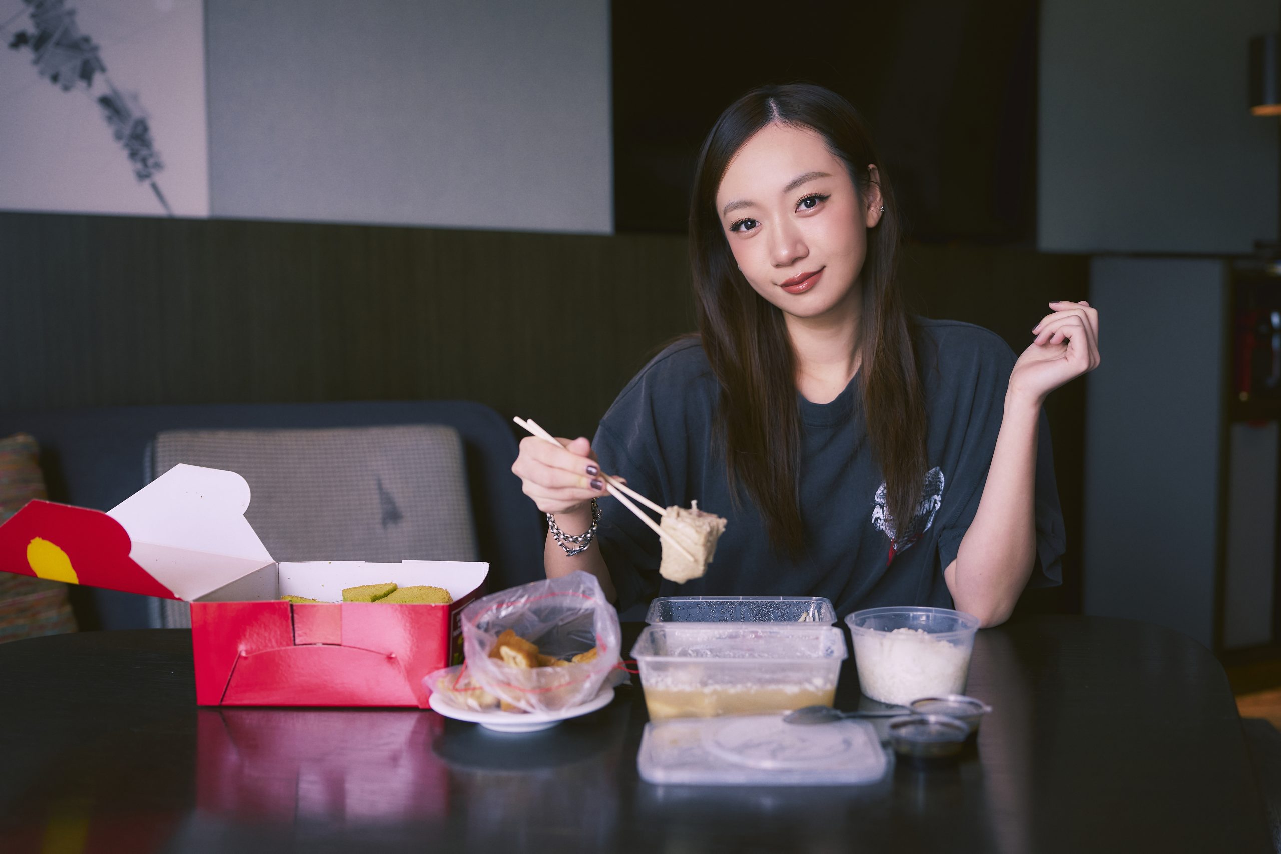 Julia 吳卓源新加坡工作之餘大啖美食「只有滿足兩個字」 Julia 吳卓源新加坡工作之餘大啖美食「只有滿足兩個字」