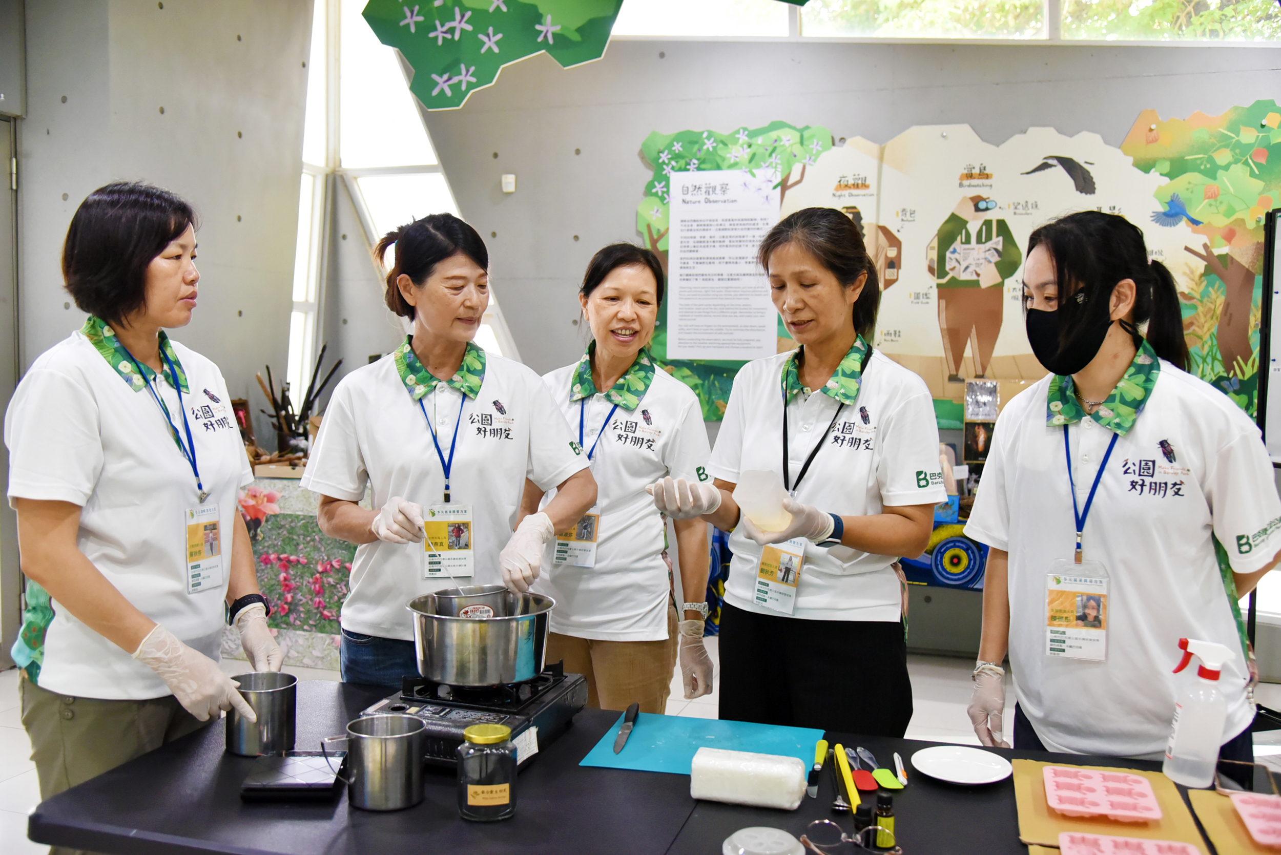勞動部多元就業方案助攻  用導覽說故事！62歲的她在巴克禮公園找到職涯新舞台