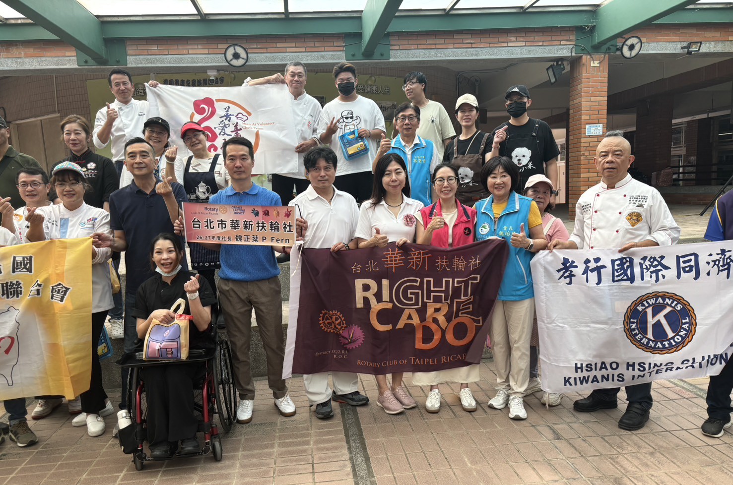 會稽國中重陽敬老   攜手公益團體續辦獨居長者健康團圓餐歡笑滿校園