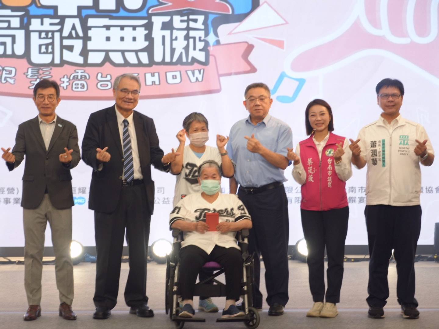 第10屆銀髮擂台秀熱鬧登場　 18隊473人舞出不老活力