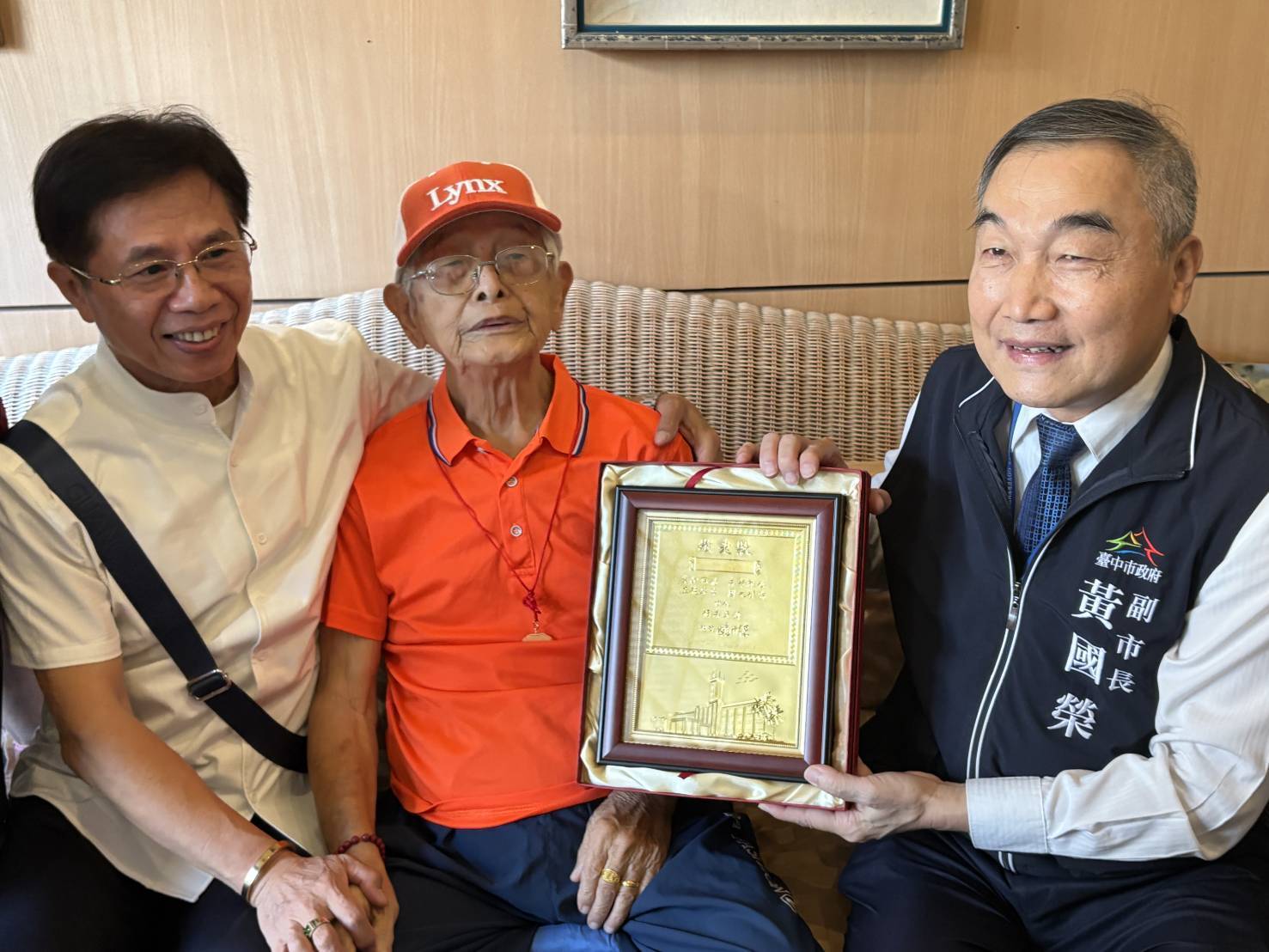 百歲人生不設限 黃副市長探訪蔡其祥阿公送祝福 百歲人生不設限 黃副市長探訪蔡其祥阿公送祝福