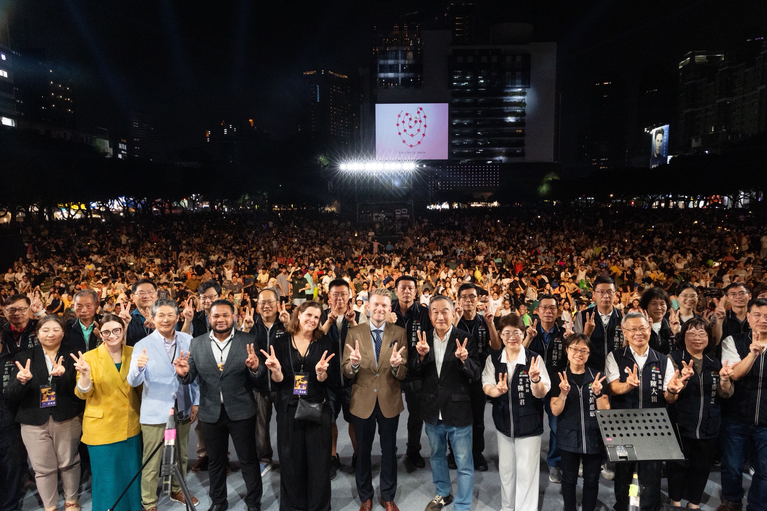 2026台中爵士音樂節盛大開幕！　逾12萬人齊聚市民廣場 聆聽經典與當代的「巨人」對話