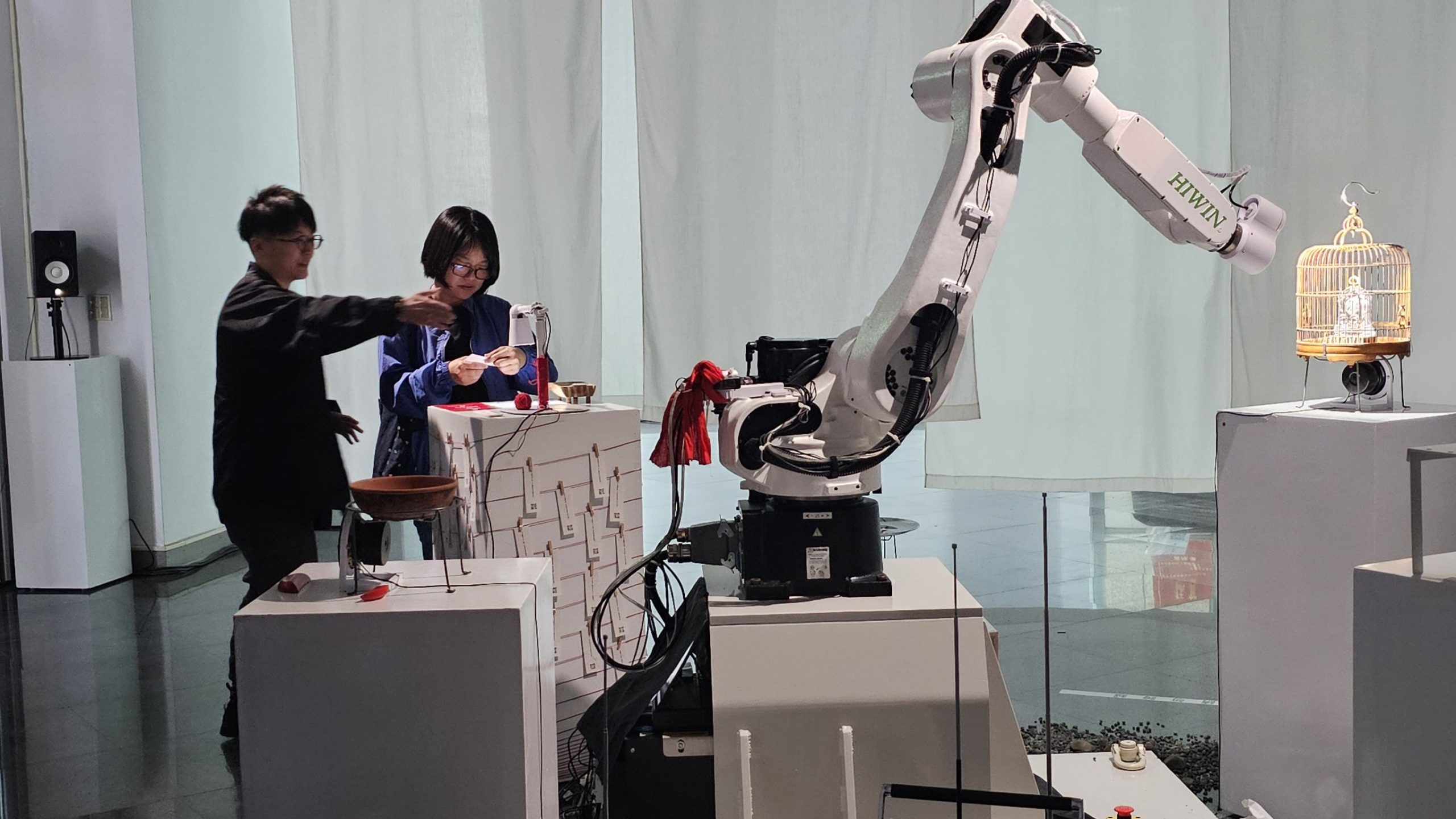 中市屯藝中心駐館雙團精彩接演　機械手臂、科技布袋戲展現跨域創意