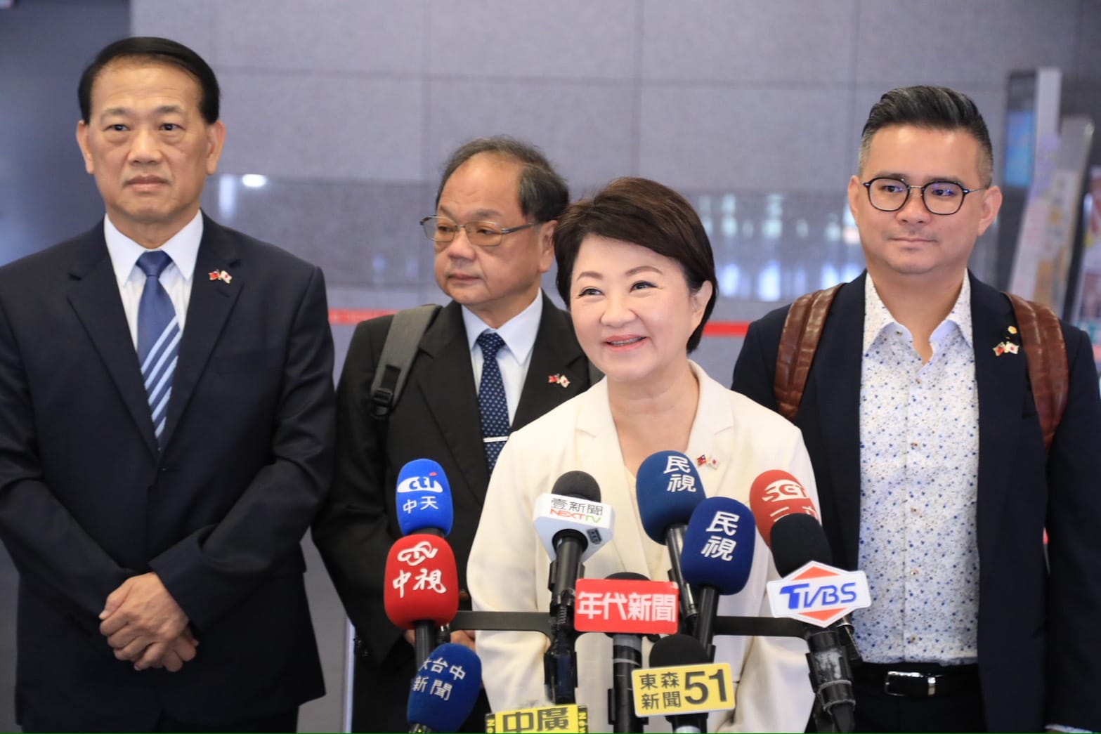 28小時燕子來回沖繩！　盧市長率66對新人高空證婚、城市外交及關懷台商