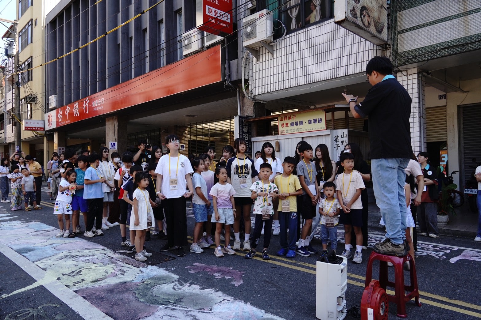 西康路重新留給人走　埔里街道實驗讓孩子畫出人行空間