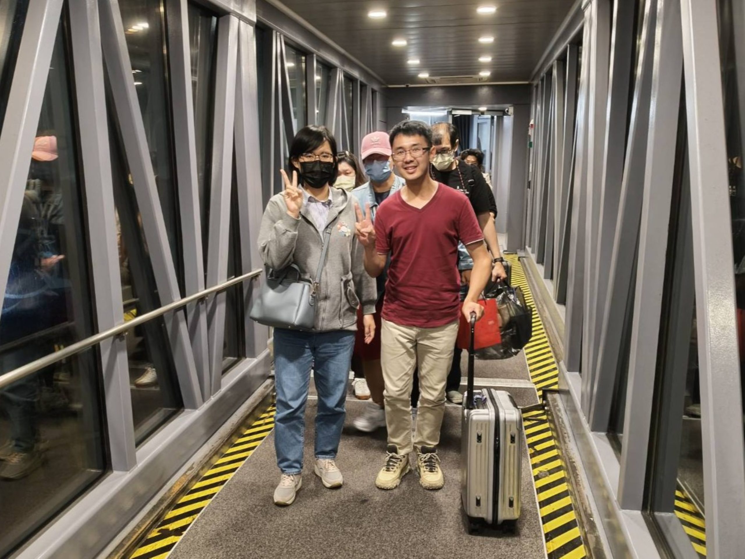 薔琵颱風影響沖繩返台航班　中市府緊急協調機位、專車接駁 助58對聯合婚禮新人順利返家