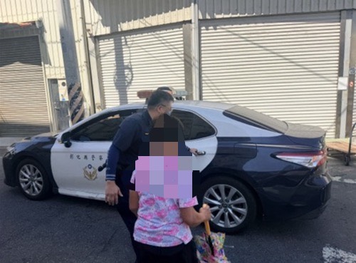 老婦迷途忘返　警即時護送平安歸家