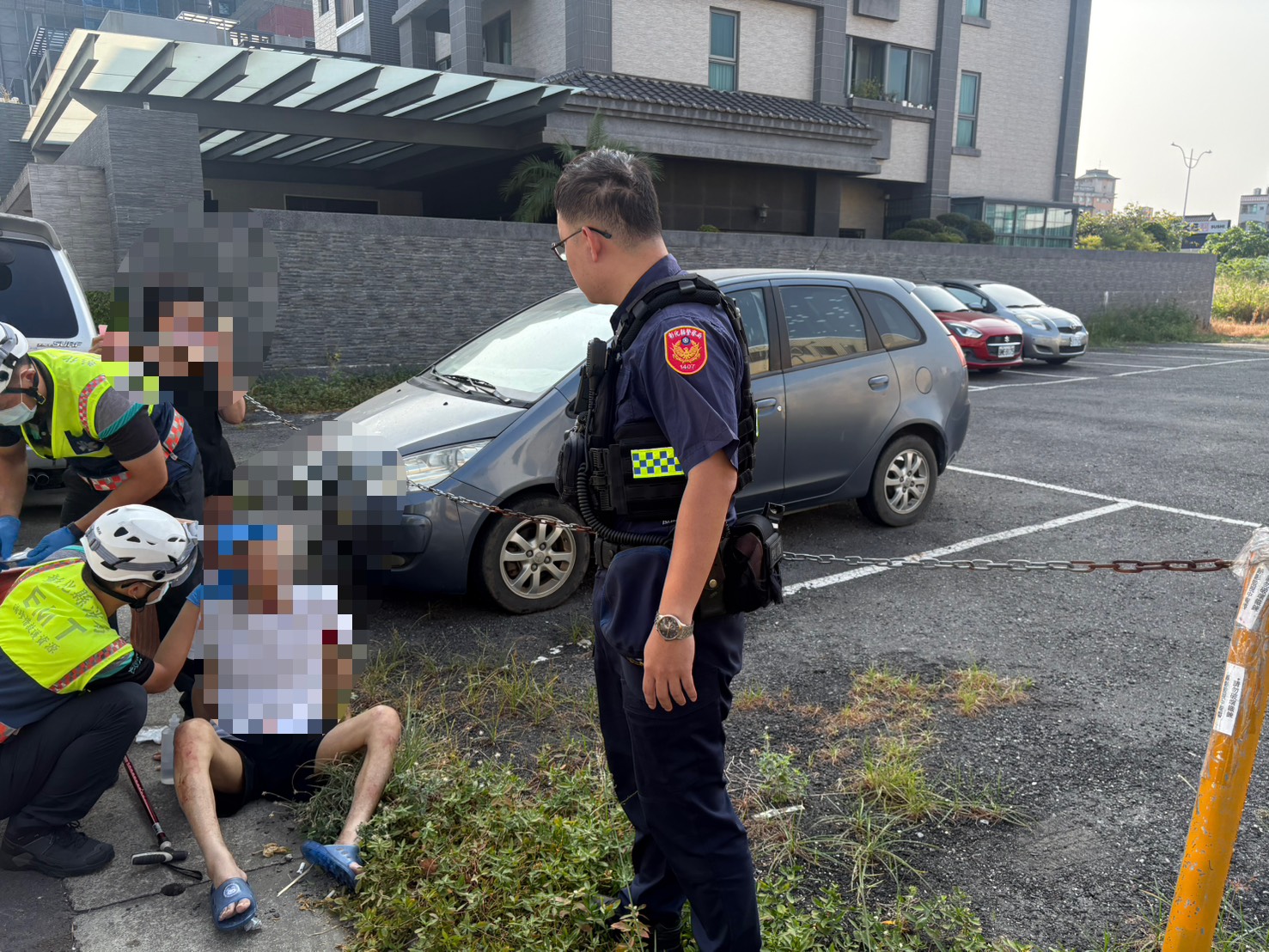 失智老翁趁隙外出迷途跌倒　暖警巡經發現即時救援助團聚