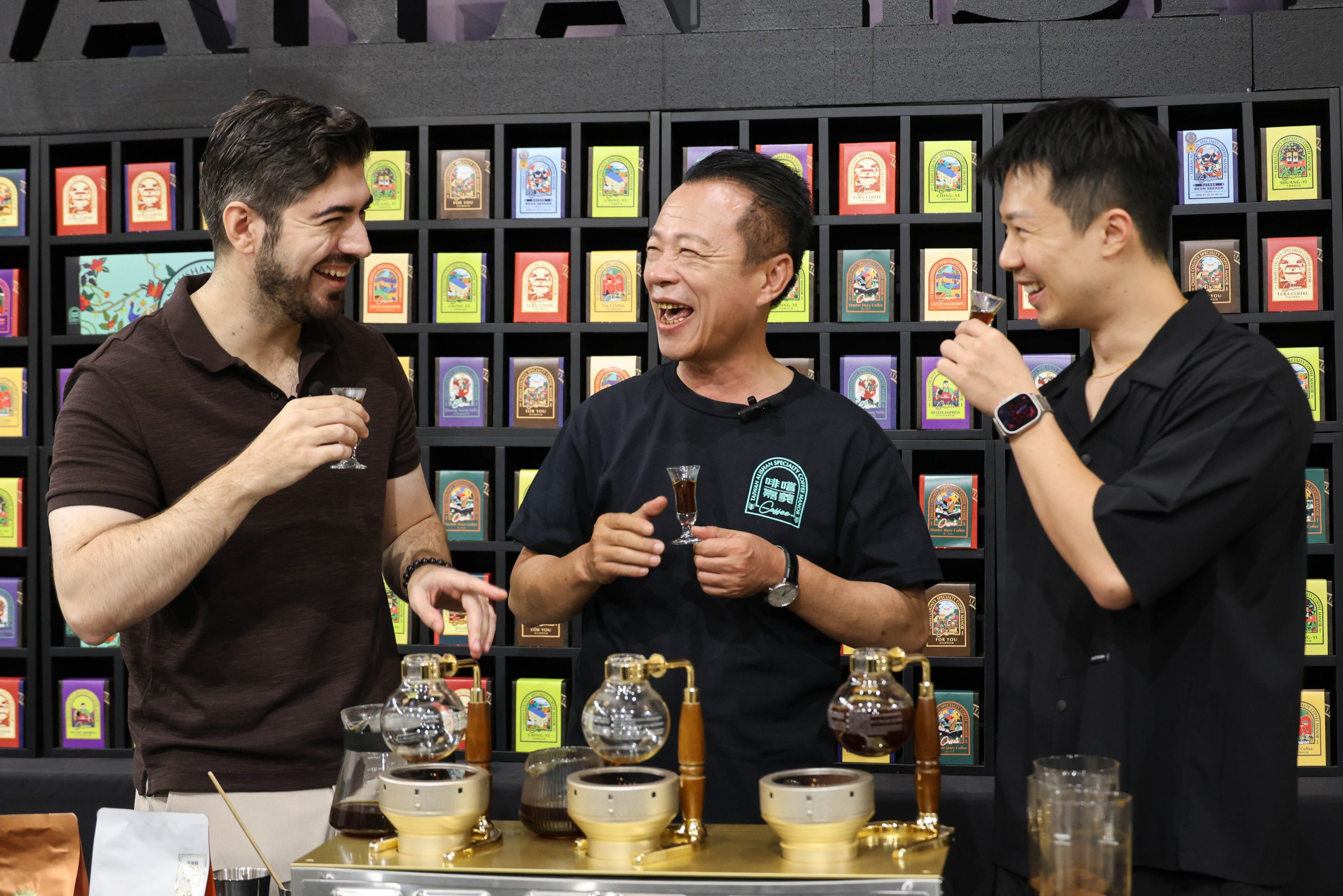 翁章梁縣長攜手網紅圖佳開箱啡嚐嘉義咖啡節 邀全民24日來嘉喝咖啡 翁章梁縣長攜手網紅圖佳開箱啡嚐嘉義咖啡節 邀全民24日來嘉喝咖啡