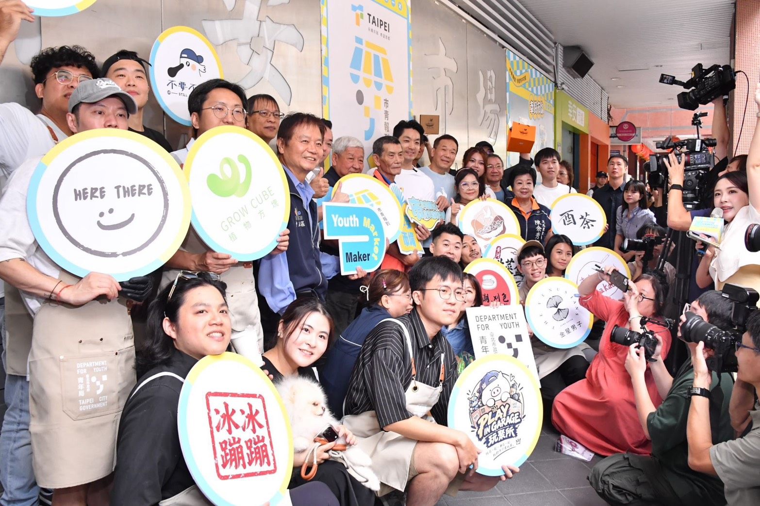 蔣萬安走訪幸安市場青創攤位 驚喜讚嘆年輕人創意