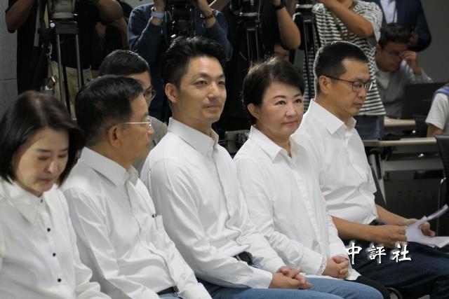 蔣萬安宣布盧秀燕任競總主委 羅智強、徐巧芯、王鴻薇、李彥秀和賴士葆掛名副主委 各兼不同項目總幹事 蔣萬安宣布盧秀燕任競總主委 羅智強、徐巧芯、王鴻薇、李彥秀和賴士葆掛名副主委 各兼不同項目總幹事