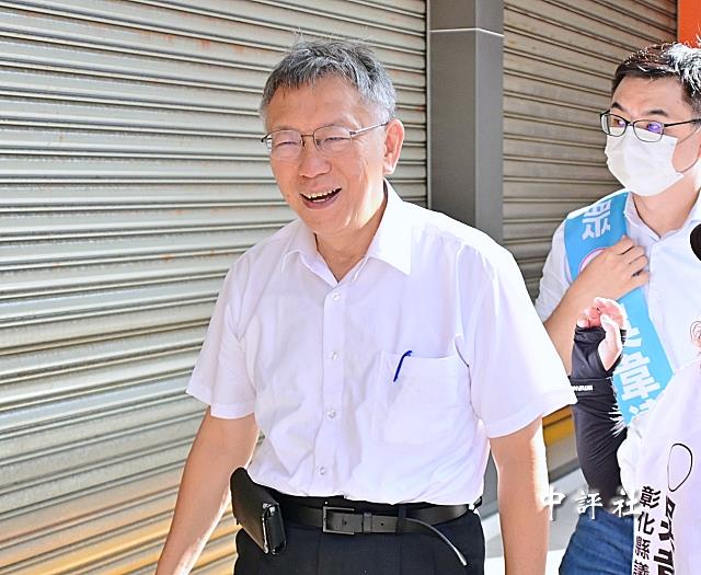 柯文哲看洋流 500人圍著以為全世界都支持 柯文哲看洋流 500人圍著以為全世界都支持