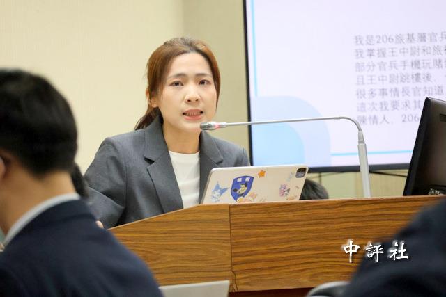 徐巧芯追問女軍官墜樓案　與顧立雄爆口角