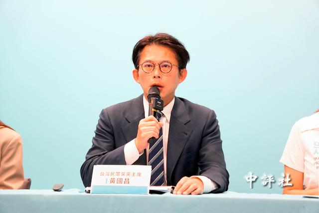 綠批長者免健保費　黃國昌邀賴清德公開辯論