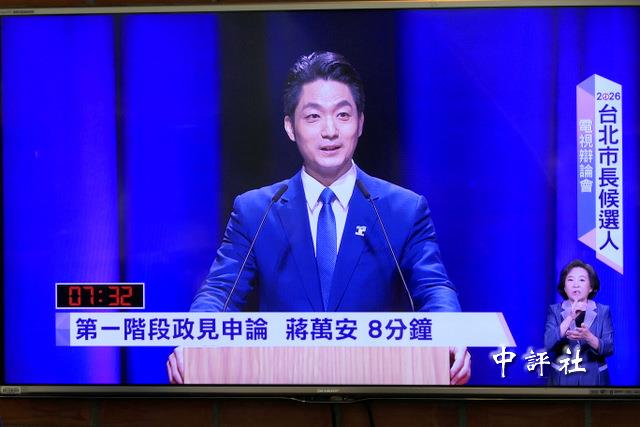 蔣萬安九連問沈伯洋 翻舊言論質疑雙標 蔣萬安九連問沈伯洋 翻舊言論質疑雙標