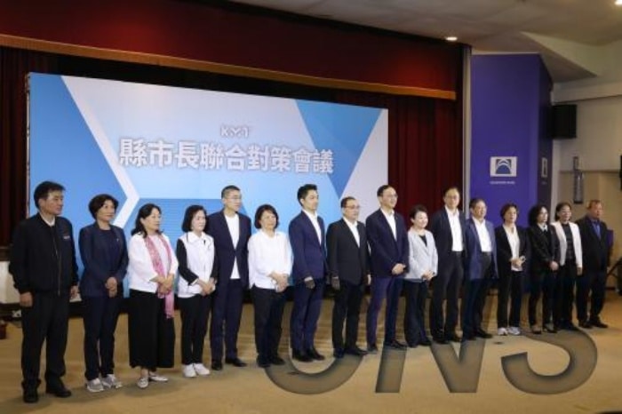 盧蔣聯盟2.0　力守藍營軍心