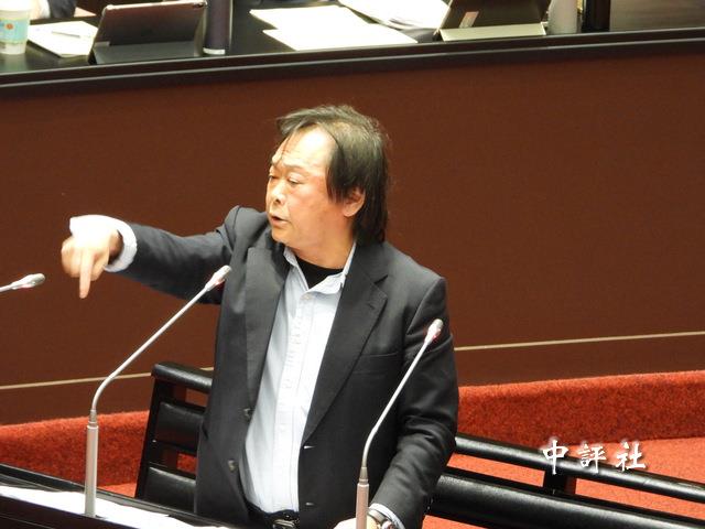王世堅猛轟官員不中立 卓榮泰緩頰護航 王世堅猛轟官員不中立 卓榮泰緩頰護航