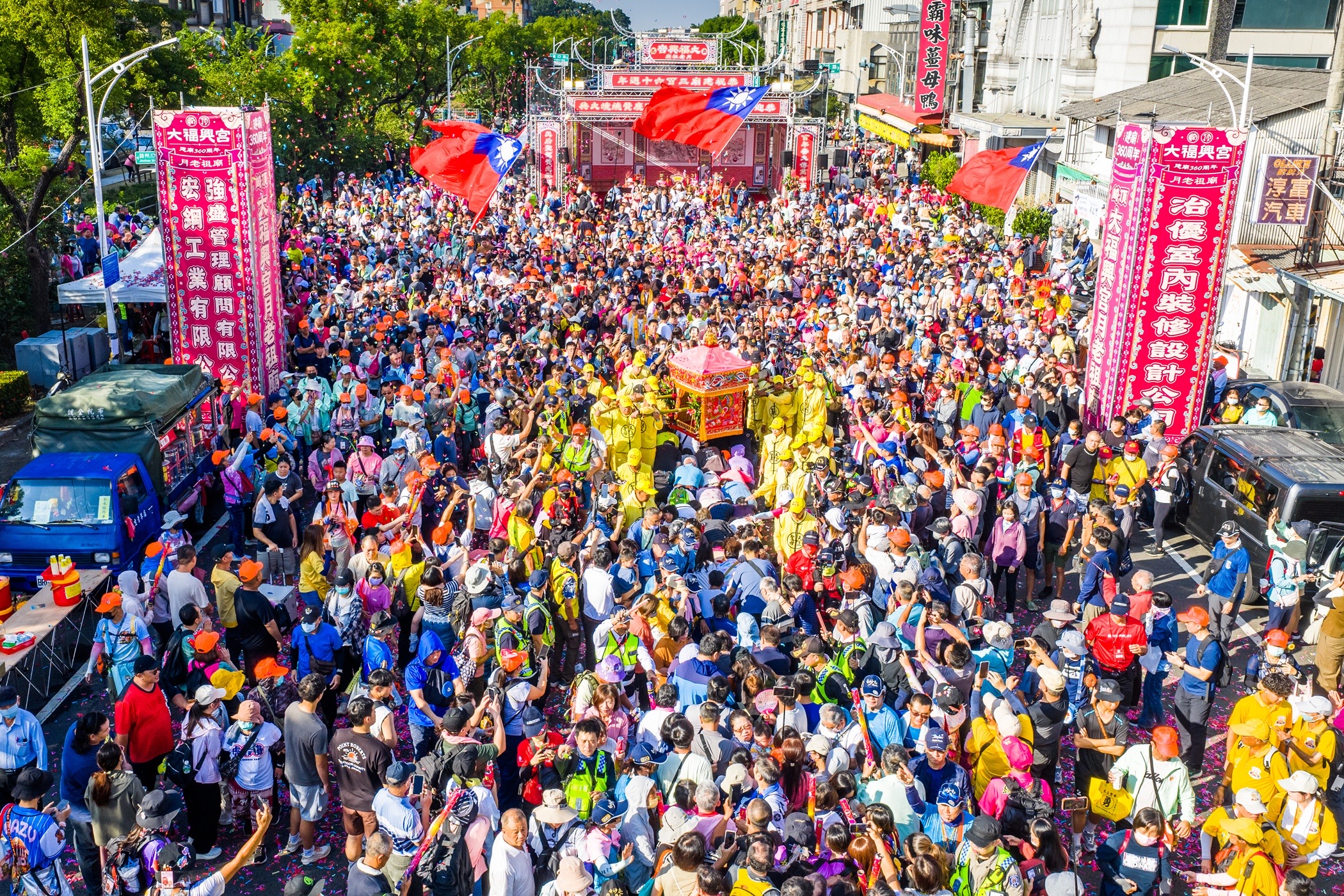 白沙屯媽祖再臨嘉義市 黃敏惠率隊迎駕 香燈腳擠爆市區