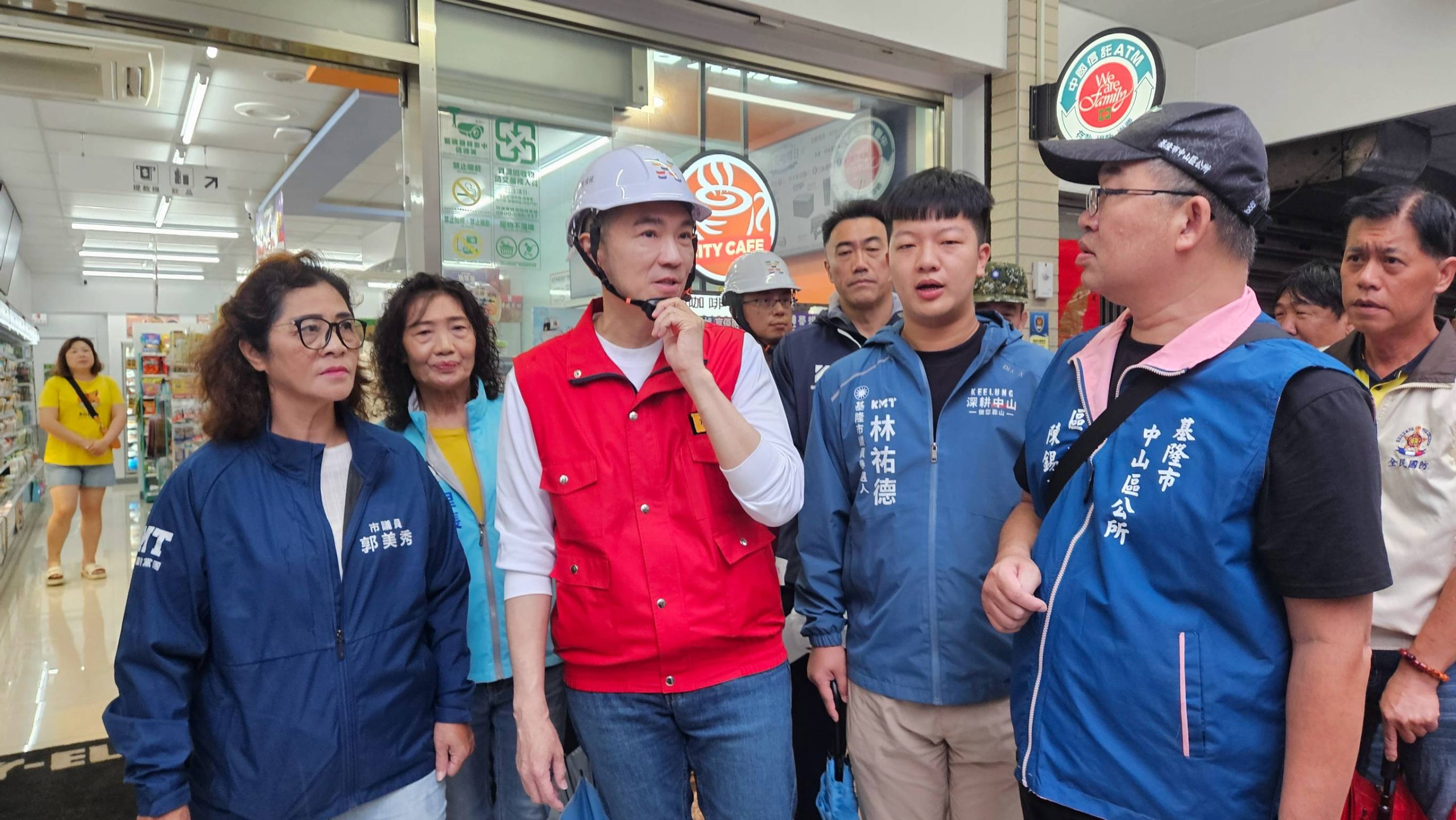 謝國樑視察基隆易淹水區　關切店家防水閘門整備