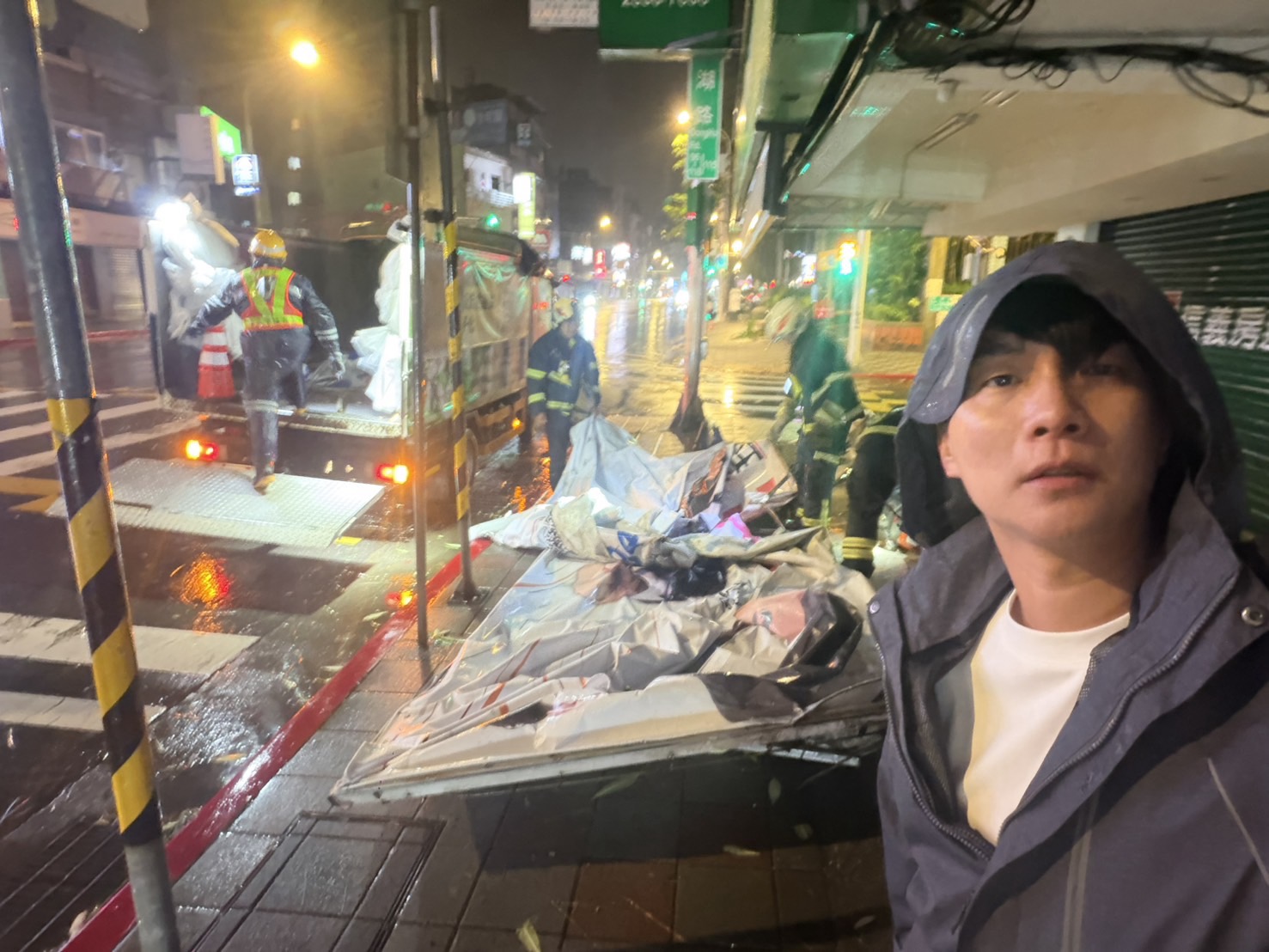 薔琵強颱北市多傳災情　陳宥丞競選帆布遭吹落第一時間致歉處理
