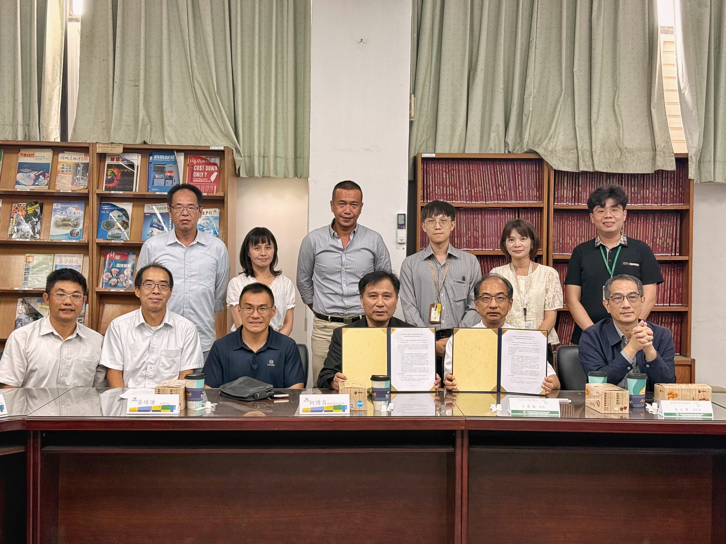 岡山醫院攜手高科大青銀共學 AI教練陪阿公阿嬤動起來 醫照扣合深耕社區 讓科技的溫度走進長輩生活 岡山醫院攜手高科大青銀共學 AI教練陪阿公阿嬤動起來 醫照扣合深耕社區 讓科技的溫度走進長輩生活