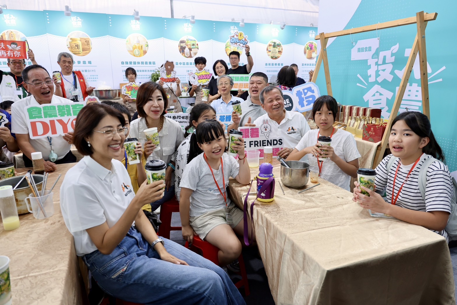 家扶兒少走讀茶鄉逛茶博　許縣長陪伴孩子體驗食農教育
