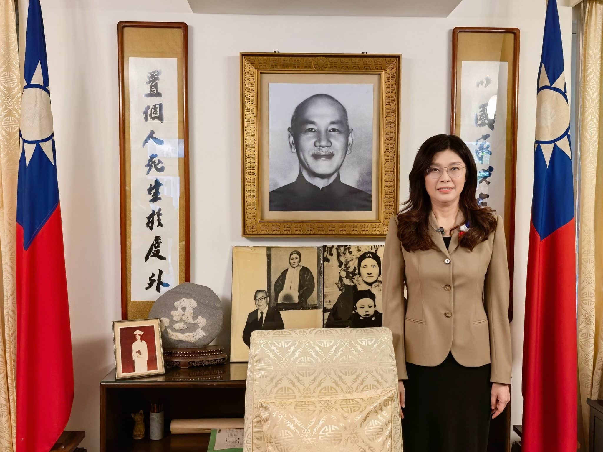國民黨131年黨慶　鄭麗文桃園謁陵致敬兩蔣