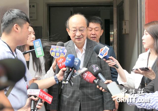 柯建銘稱不去罷免非台灣人　綠委低調避談