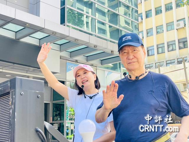 趙少康陪王鴻薇掃街　憂綠贏會沒收民生法案