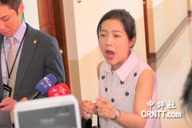 關稅談判報告列秘密會議　藍綠女將互嗆