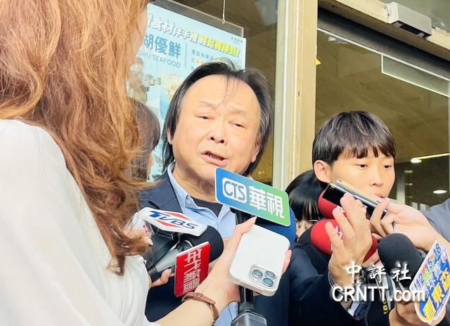 邱議瑩批柯建銘　王世堅：倚天屠龍出鞘要見血