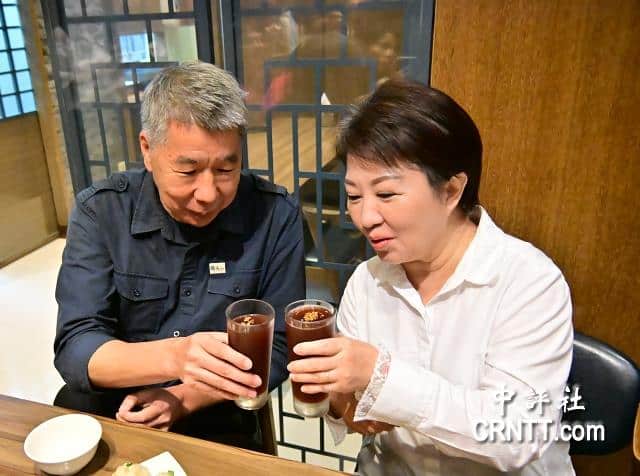 張亞中對盧秀燕坦白：選到很不舒服