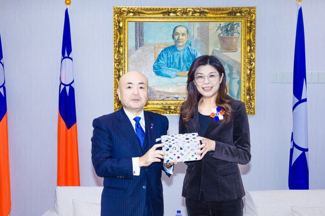 鄭麗文會晤日駐台代表片山和之：台海和平是努力方向