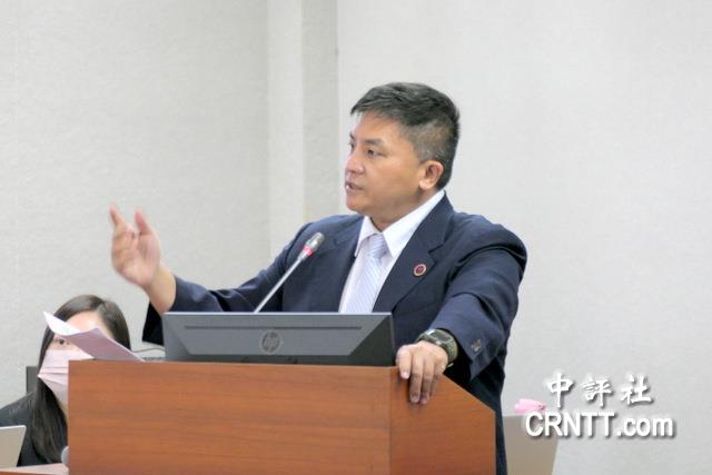 藍委批綠營執政下　圖利瓜分公有財產成日常