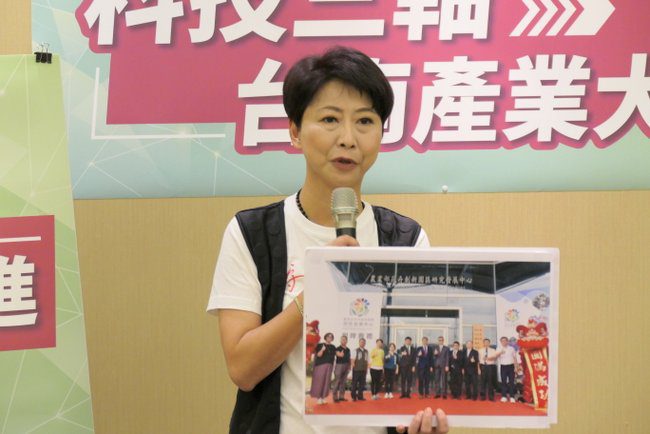 林俊憲批背叛　陳亭妃怒嗆：別搬石頭給賴清德擔